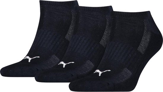 Drie paar donkerblauwe enkelsokken van Puma met witte logo's en mesh panelen.