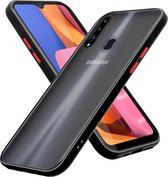 Cadorabo Hoesje voor Samsung Galaxy A20s in Mat Zwart - Rode Knopen - Hybride beschermhoes met TPU siliconen Case Cover binnenkant en matte plastic achterkant