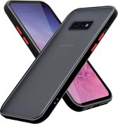 Cadorabo Hoesje geschikt voor Samsung Galaxy S10e in Mat Zwart - Rode Knopen - Hybride beschermhoes met TPU siliconen Case Cover binnenkant en matte plastic achterkant