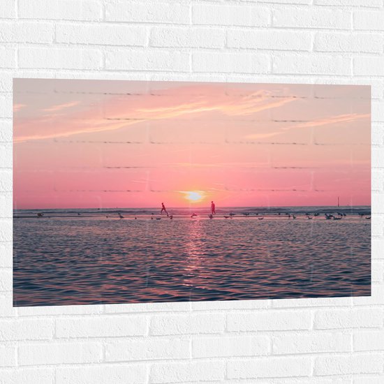 Muursticker - Roze Zonsondergang aan Zee met Meeuwen - 105x70 cm Foto op Muursticker