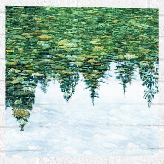 Muursticker - Stenen in het Water weerspiegelende Bomen - 50x50 cm Foto op Muursticker