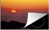 KitchenYeah® Inductie beschermer 81.6x52.7 cm - Zonsondergang achter de vrachtwagen - Kookplaataccessoires - Afdekplaat voor kookplaat - Inductiebeschermer - Inductiemat - Inductieplaat mat