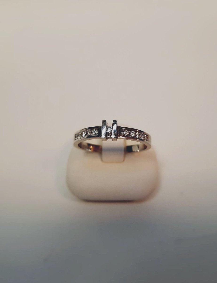 Witgouden - dames ring - R&C Julie - 14 karaat - diamant - uitverkoop Juwelier Verlinden St. Hubert – van €836,= voor €679,=