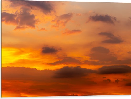 Dibond - Oranje Lucht door Zonsondergang - 80x60 cm Foto op Aluminium (Met Ophangsysteem)