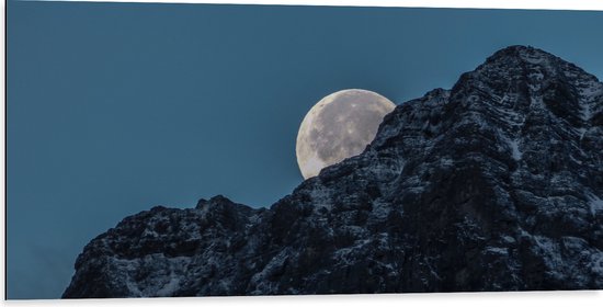 WallClassics - Dibond - Heldere Maan achter Rots - 100x50 cm Foto op Aluminium (Met Ophangsysteem)