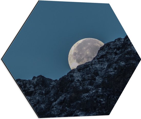 WallClassics - Dibond Hexagon - Heldere Maan achter Rots - 60x52.2 cm Foto op Hexagon (Met Ophangsysteem)