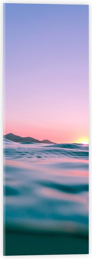 WallClassics - Acrylglas - De Kalme Zee met Paarskleurige Lucht - 20x60 cm Foto op Acrylglas (Wanddecoratie op Acrylaat)