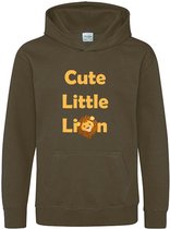Pixeline Hoodie Cute Little Leeuw olive 3-4 jaar - Leeuw - Pixeline - Trui - Stoer - Dier - Kinderkleding - Hoodie - Dierenprint - Animal - Kleding