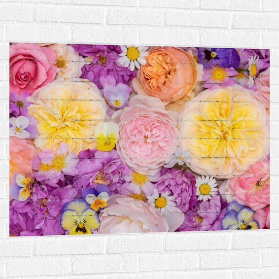 WallClassics - Muursticker - Collage van Verschillende Kleuren en Soorten en Bloemen - 100x75 cm Foto op Muursticker