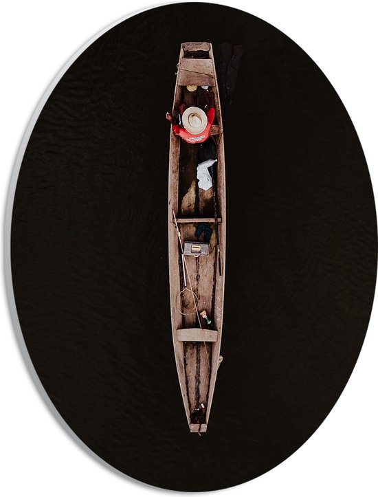 WallClassics - PVC Schuimplaat Ovaal - Bovenaanzicht van Visser in Smal Houten Vissersbootje op Donker Water - 21x28 cm Foto op Ovaal (Met Ophangsysteem)