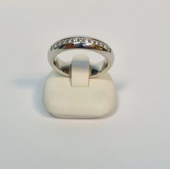 Witgouden ring - dames - 14 karaat - diamant - uitverkoop Juwelier Verlinden St. Hubert - van €1695,= voor €1389,=