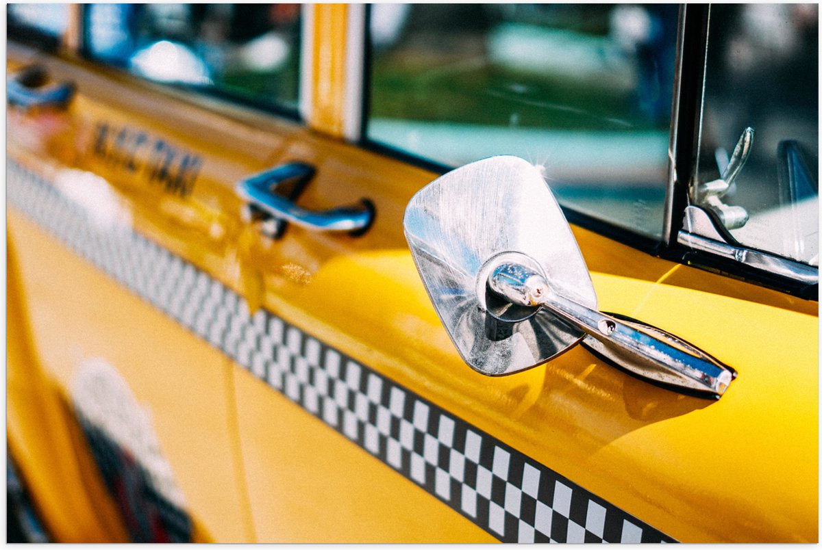 Poster Glanzend – Close-up van Spiegel aan Gele Schoolbus - 120x80 cm Foto op Posterpapier