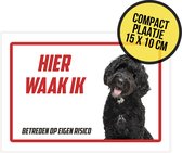 Waakbordje/ ultra dun plaatje | "Hier waak ik" | Labradoodle zwart | 15 x 10 cm | Hond | Dog | Gevaarlijke hond | Poedel | Deurbordje | 1 stuk