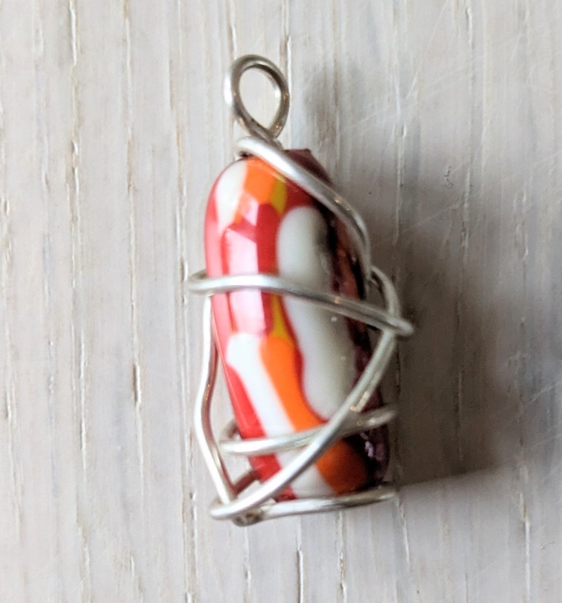 M-apART-hanger-fusedglas-roodoranjewit-925-zilver-draad