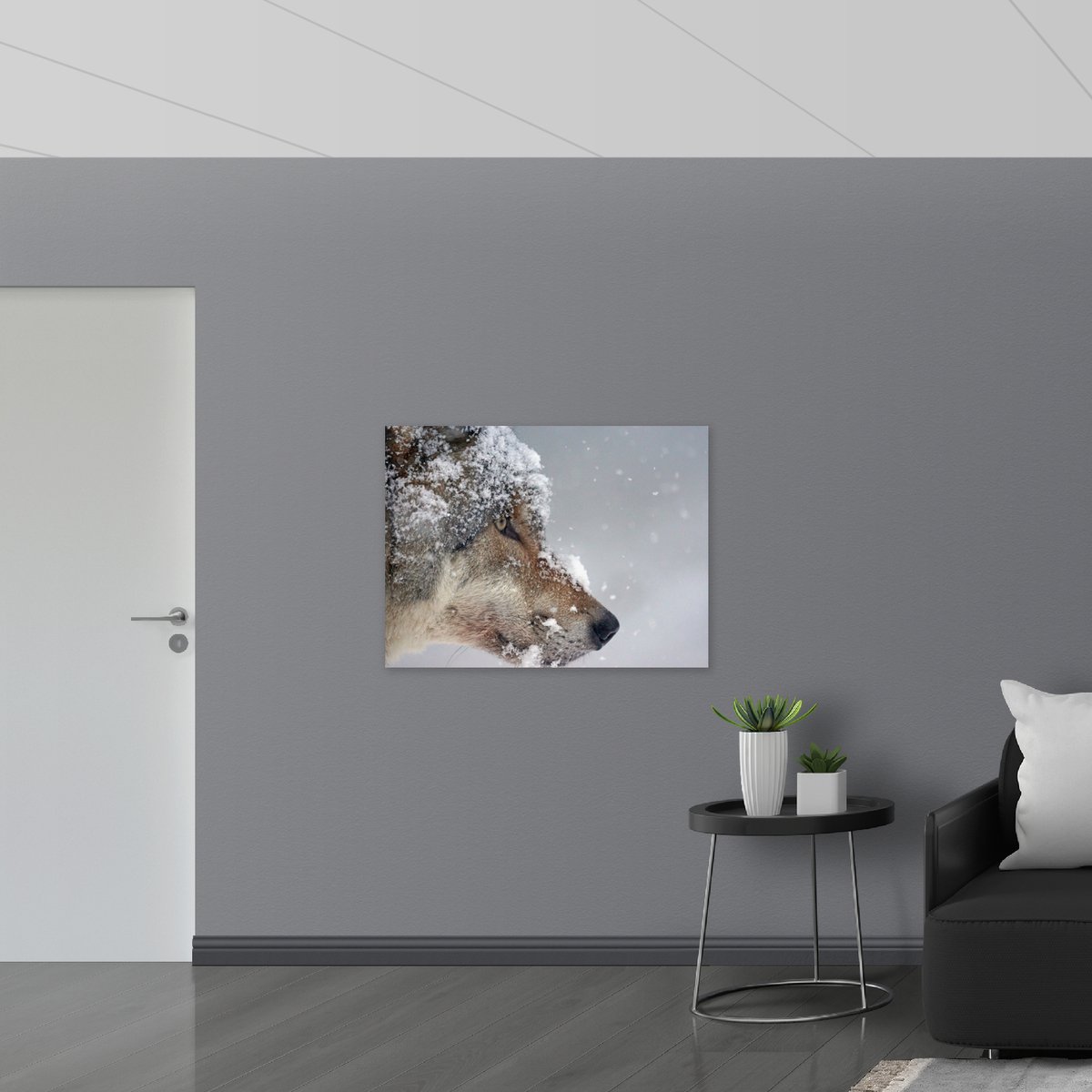 Poster Glanzend – Vlokken Sneeuw op Kop van Geconcentreerde Wolf - 100x75 cm Foto op Poste