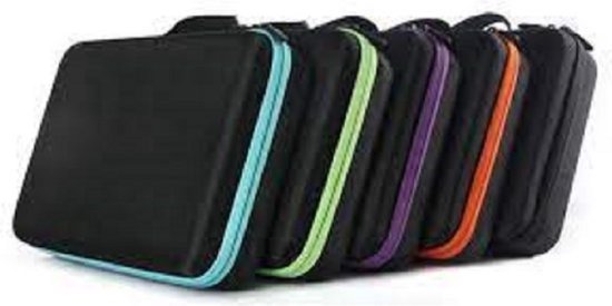 Rangée de 5 mallettes de rangement noires avec fermetures éclair colorées : bleu clair, vert, violet, orange et noir.