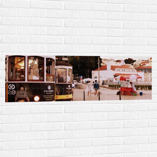 Muursticker - Rijdende Tram - Portugal - 120x40 cm Foto op Muursticker