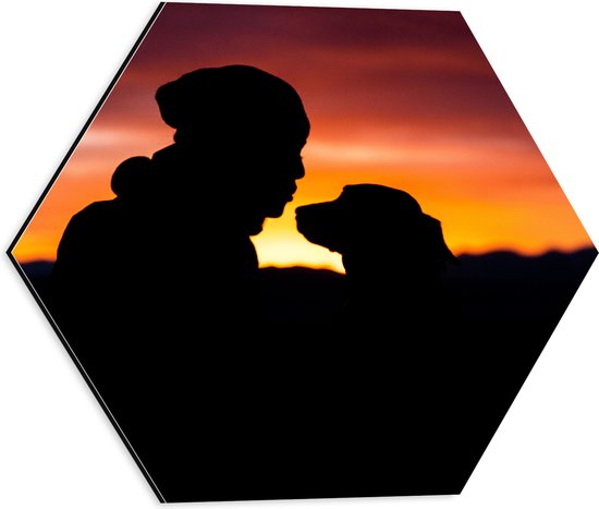 WallClassics - Dibond Hexagon - Silhouet van Man met Muts met Zijn Hond - 40x34.8 cm Foto op Hexagon (Met Ophangsysteem)