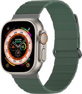iMoshion Bandje Geschikt voor Apple Watch Bandje Series 1 / 2 / 3 / 4 / 5 / 6 / 7 / 8 / 9 / SE / Ultra (2) - 42 / 44 / 45 / 49 mm - iMoshion Magnetisch lederen band - Groen
