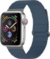 iMoshion Bandje Geschikt voor Apple Watch Bandje Series 1 / 2 / 3 / 4 / 5 / 6 / 7 / 8 / 9 / SE - 38 / 40 / 41 mm - iMoshion Magnetisch lederen band - Blauw
