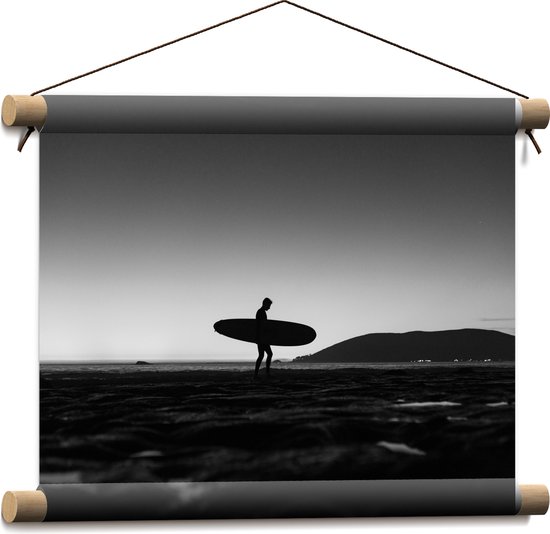 Textielposter - Surfer op het Strand - Zwart/Wit - 40x30 cm Foto op Textiel