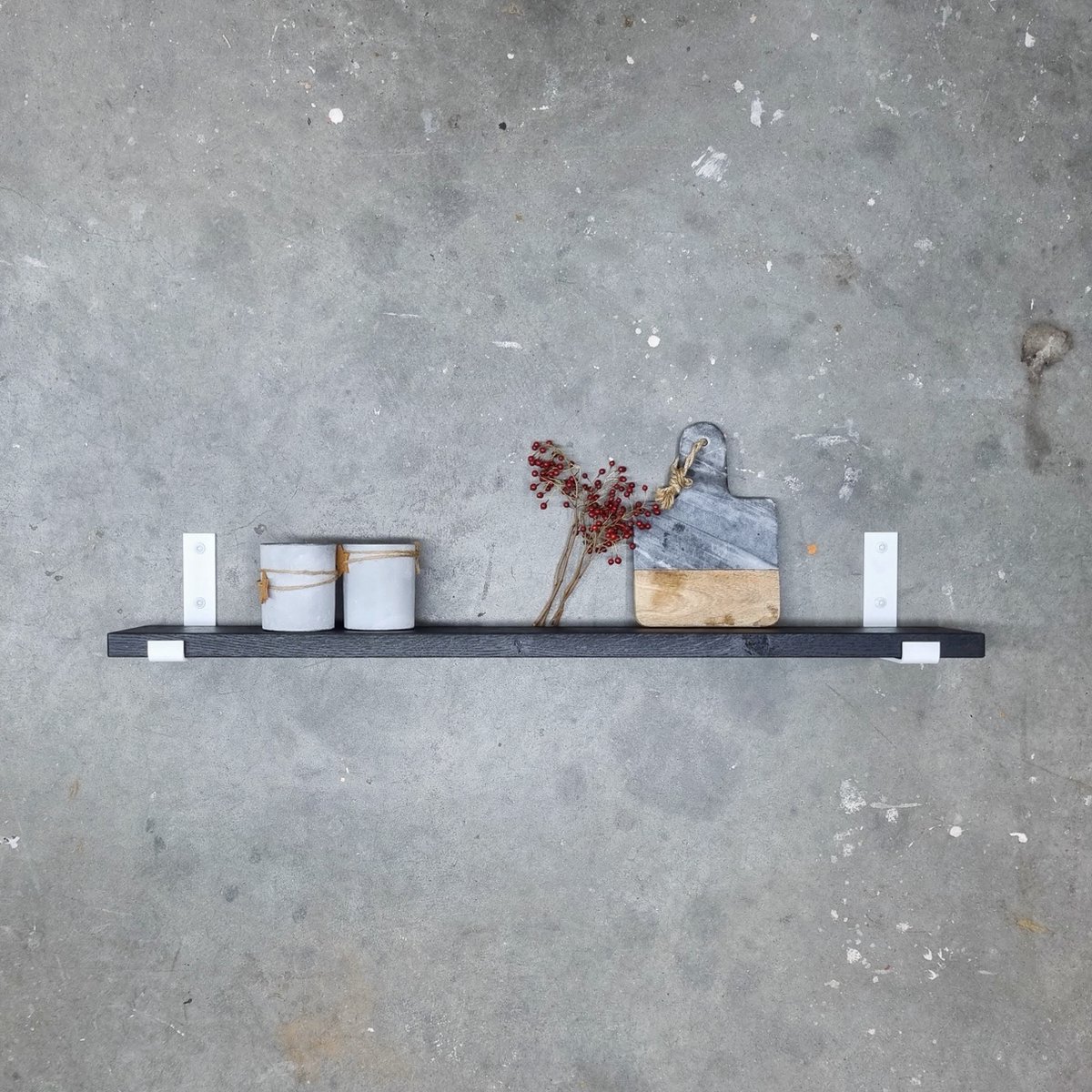 GoudmetHout Wandplank Industrieel - 60 x 15 cm Muurplank - Zwart Eiken Hout - Decoratie Wandrek & Boekenrek - Hangplank Keuken - Wall Shelf + 2 Mat Witte Plankdragers van Staal Zwart - Mat wit - 15 cm