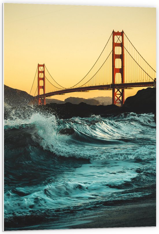 WallClassics - PVC Schuimplaat- Wilde Zee bij Golden Gate Bridge in San Francisco - 60x90 cm Foto op PVC Schuimplaat