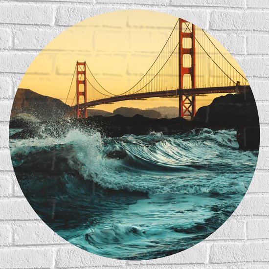 WallClassics - Muursticker Cirkel - Wilde Zee bij Golden Gate Bridge in San Francisco - 80x80 cm Foto op Muursticker