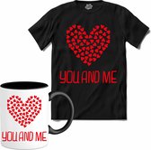 You And Me | Valentijn - Valentijnsdag - Cadeau - Kado - T-Shirt met mok - Unisex - Zwart - Maat S