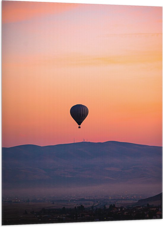 Vlag - Heteluchtballon boven Berg tijdens Zonsondergang in Turkije - 70x105 cm Foto op Polyester Vlag