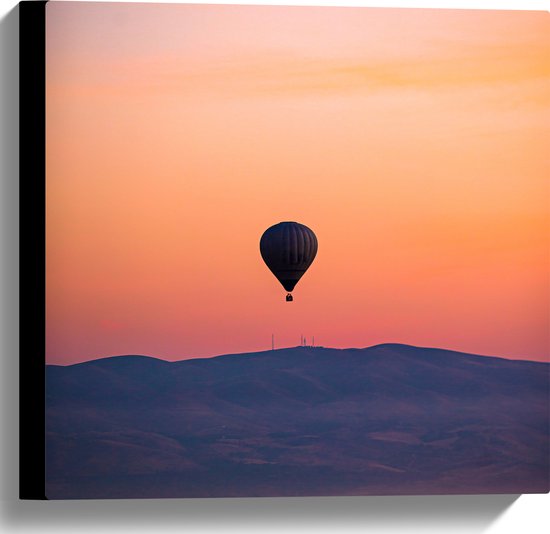 Canvas - Heteluchtballon boven Berg tijdens Zonsondergang in Turkije - 40x40 cm Foto op Canvas Schilderij (Wanddecoratie op Canvas)