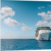 WallClassics - PVC Schuimplaat - Vooraanzicht van Groot Cruiseschip op Open Zee - 80x80 cm Foto op PVC Schuimplaat (Met Ophangsysteem)