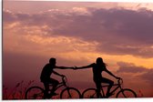 WallClassics - Dibond - Silhouet van Koppel op de Fiets bij de Avondzon - 75x50 cm Foto op Aluminium (Met Ophangsysteem)