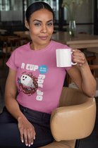 Shirt - A cup of joy - Wurban Wear | Grappig shirt | Koffie | Unisex tshirt | Koffiezetapparaat | Koffiebonen | Wit & Roze