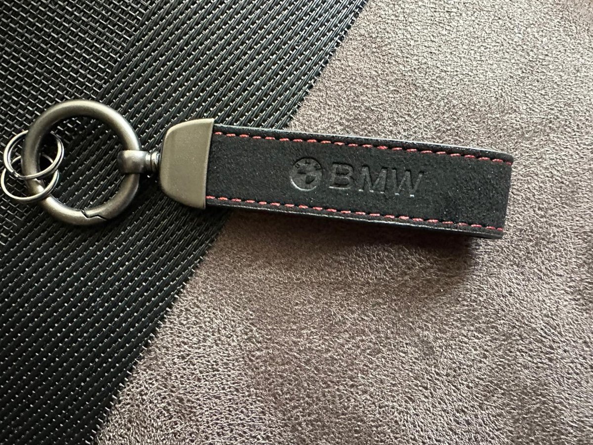 Luxe sleutelhanger BMW Keychain Alcantara zwarte rood Stoffen