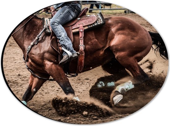 WallClassics - Dibond Ovaal - Cowboy Racend op Paard - 28x21 cm Foto op Ovaal (Met Ophangsysteem)