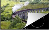 KitchenYeah® Inductie beschermer 77x51 cm - Een stoomlocomotief op een spoorbrug - Kookplaataccessoires - Afdekplaat voor kookplaat - Inductiebeschermer - Inductiemat - Inductieplaat mat