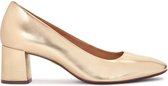 Gold pumps with comfort insole