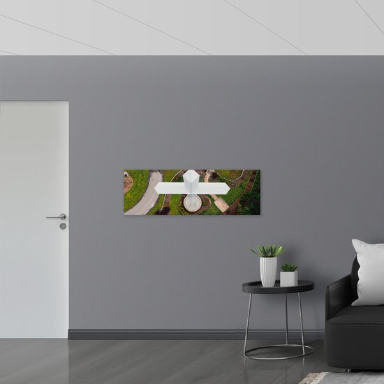 Hout - Bovenaanzicht van Gigantisch Wit Kruis - 120x40 cm - 9 mm dik - Foto op Hout (Met Ophangsysteem)