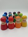 Afbeelding van het spelletje Houten poppetjes - Regenboogkleuren - 12 stuks - Open einde speelgoed - Educatief montessori speelgoed - Grapat style