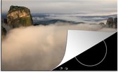 KitchenYeah® Inductie beschermer 77x51 cm - De Meteora kloosters in een wolkengordijn - Kookplaataccessoires - Afdekplaat voor kookplaat - Inductiebeschermer - Inductiemat - Inductieplaat mat