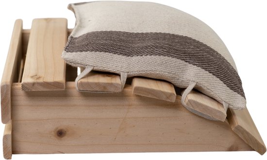 Zijprofiel van een ergonomische houten saunahoofdsteun met een gestreept beige-bruin linnen kussentje.