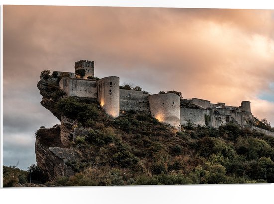 WallClassics - PVC Schuimplaat- Kasteel op een Berg - 75x50 cm Foto op PVC Schuimplaat