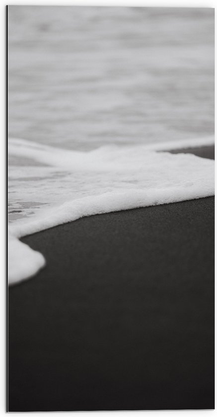 WallClassics - Dibond - Schuim van Golf (zwart/wit) - 50x100 cm Foto op Aluminium (Wanddecoratie van metaal)