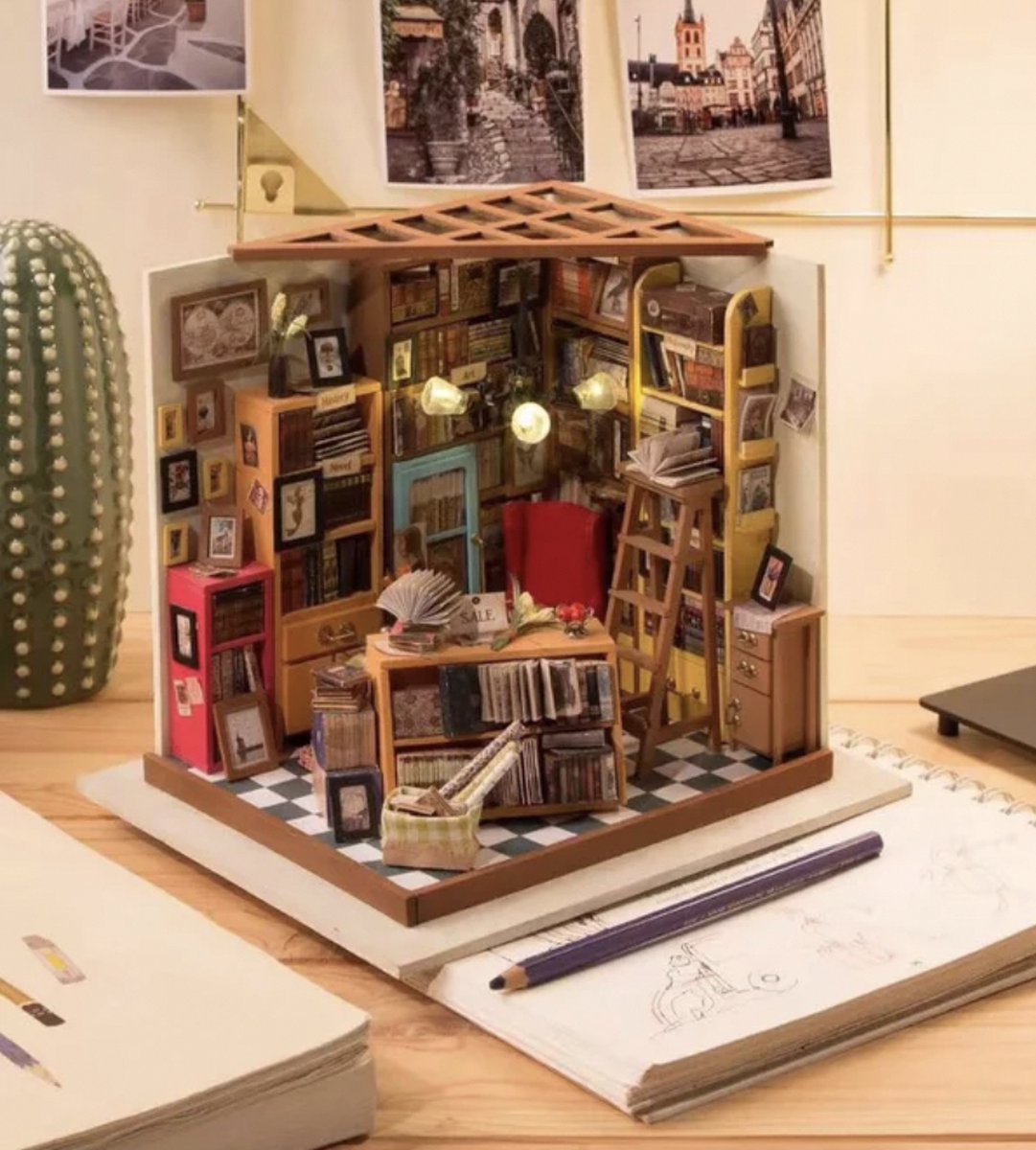 Robotime modelbouw Miniatuur bouwpakket Sam's Study hout/papier/kunststof - 190mm hoog x 225mm breed x 185mm diep - met lampje — afbeelding 4