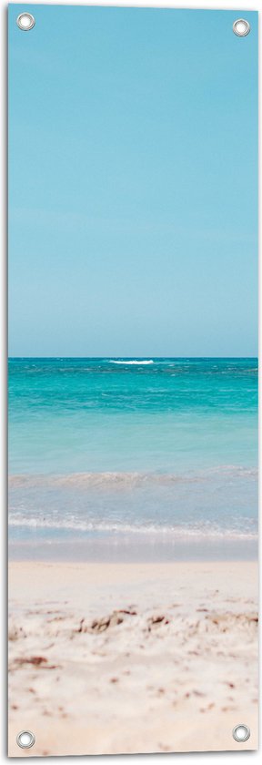 WallClassics - Tuinposter – Felblauwe Zee aan het Witte Strand - 30x90 cm Foto op Tuinposter (wanddecoratie voor buiten en binnen)