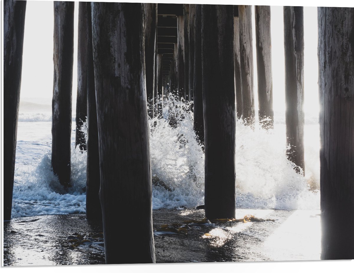 PVC Schuimplaat - Water klots4end tegen Houten Palen in de Zee - 80x60 cm Foto op PVC Schu