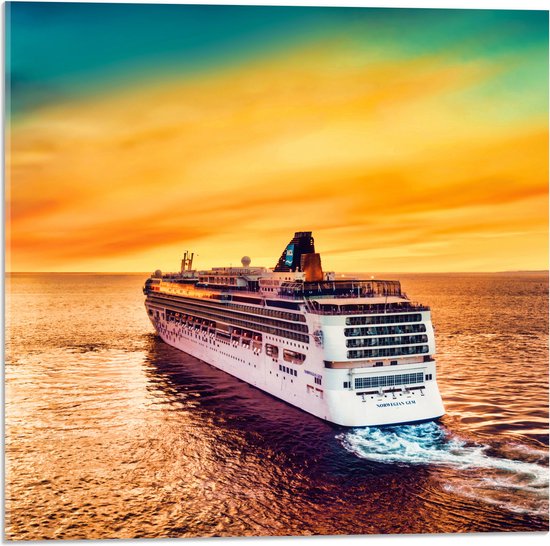 WallClassics - Acrylglas - Cruise op Zee met groen gele Lucht - 50x50 cm Foto op Acrylglas (Met Ophangsysteem)