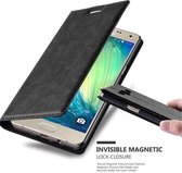 Cadorabo Hoesje geschikt voor Samsung Galaxy A5 2015 in ZWARTE NACHT - Beschermhoes met magnetische sluiting, standfunctie en kaartvakje Book Case Cover Etui