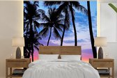 Behang - Fotobehang Een silhouet van palmbomen tijdens een zonsondergang op Hawaii - Breedte 220 cm x hoogte 220 cm